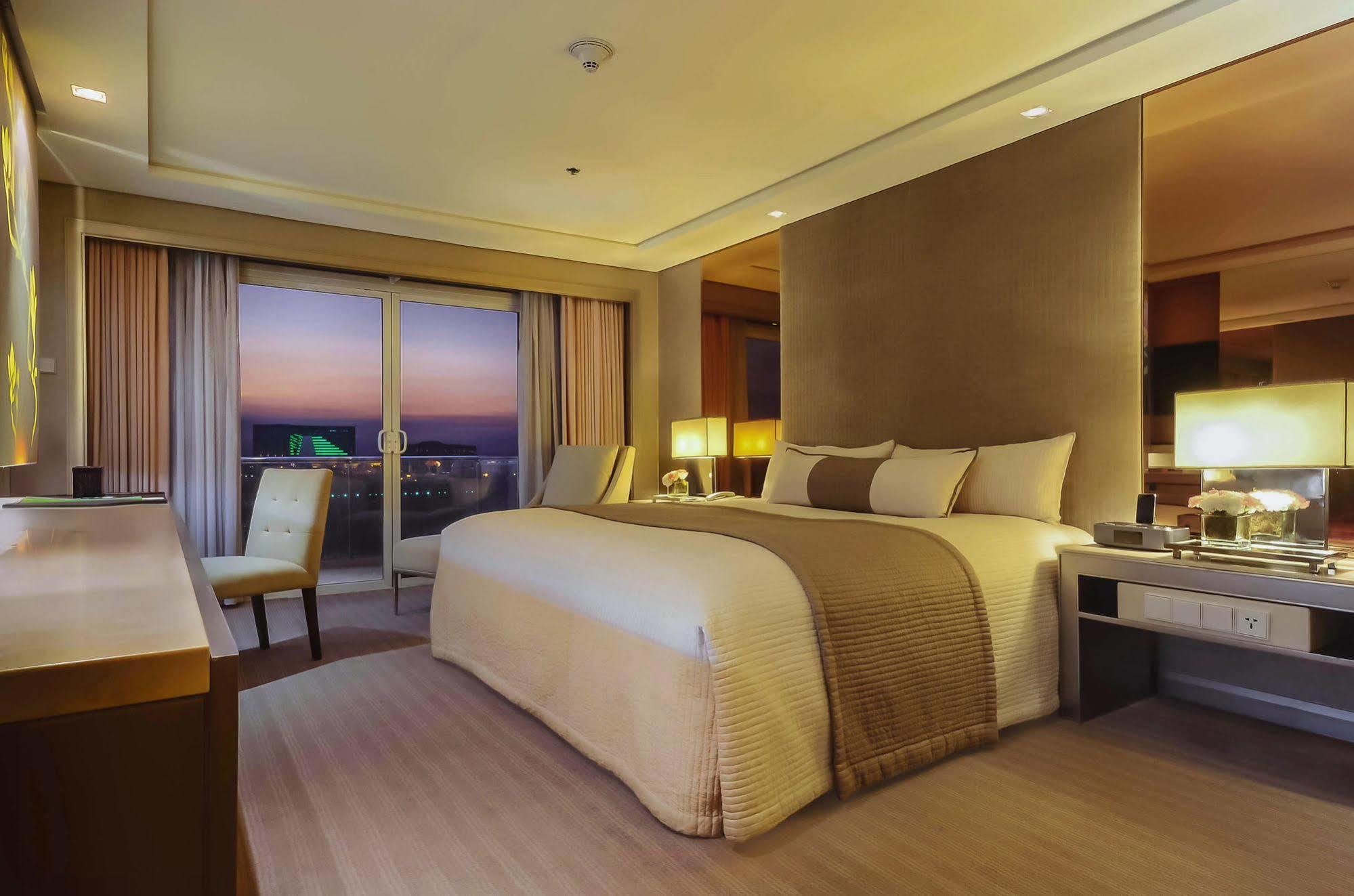 Midas Hotel And Casino Pasay Kültér fotó